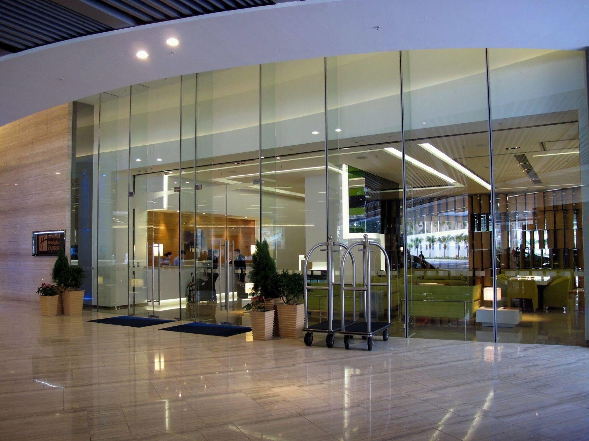 Holiday Inn Express Hong Kong Kowloon East, An Ihg Hotel Zewnętrze zdjęcie